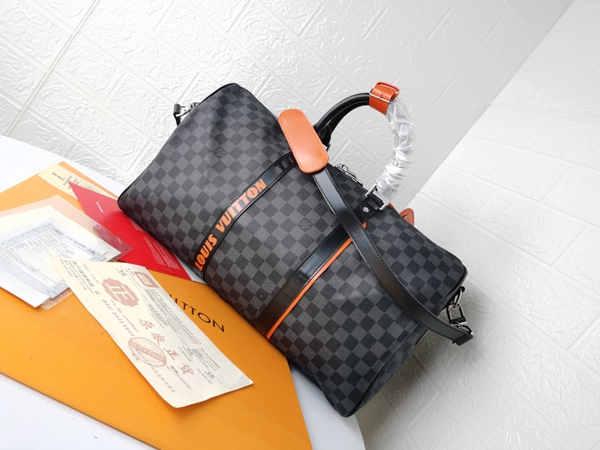 ルイヴィトンバッグ背面デザイン